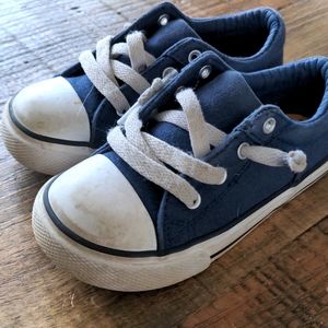 Toddler blue converse style size 9
